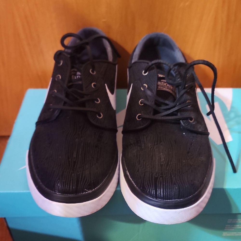 Nike Black and White Men's Sneakers